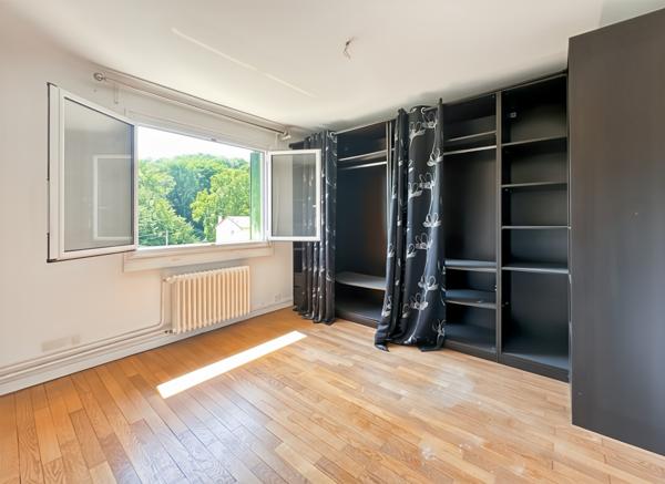 Maison avec sous-sol total à Verrières-le-Buisson, 3 chambres , Proche foret.