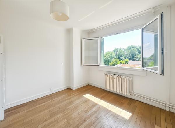 Maison avec sous-sol total à Verrières-le-Buisson, 3 chambres , Proche foret.