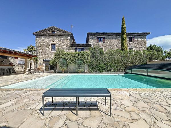 MAISON DE GRAND STADING DE 188 M² AVEC PISCINE