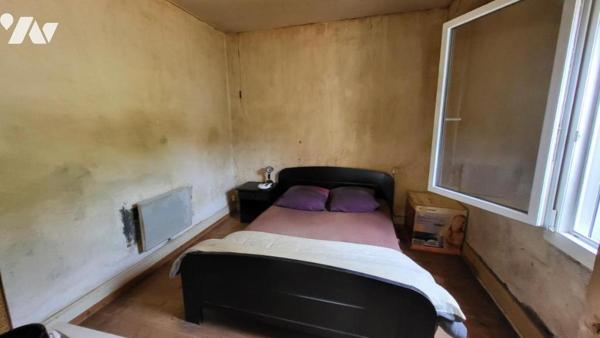 Maison 5 pièces en pierre (environ 832 m² habitables) sur 13a 82ca de terrain