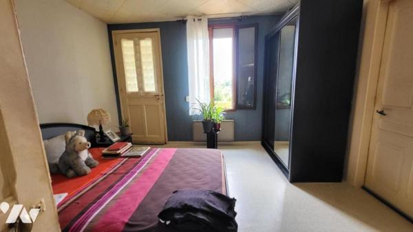 Maison 5 pièces en pierre (environ 832 m² habitables) sur 13a 82ca de terrain