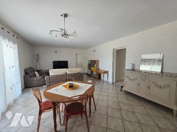 Propriété d'exception : 2 maisons, piscine et 5 000 m² de terrain