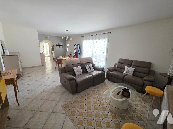 Propriété d'exception : 2 maisons, piscine et 5 000 m² de terrain