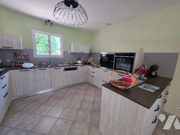 Propriété d'exception : 2 maisons, piscine et 5 000 m² de terrain