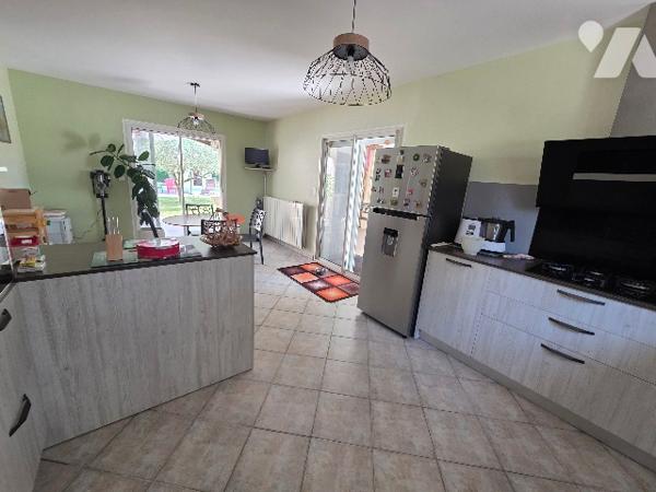 Propriété d'exception : 2 maisons, piscine et 5 000 m² de terrain