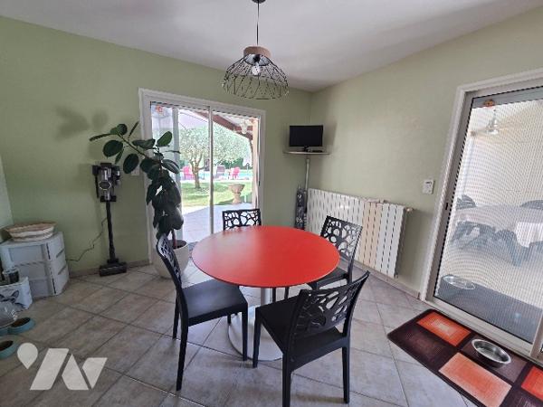 Propriété d'exception : 2 maisons, piscine et 5 000 m² de terrain