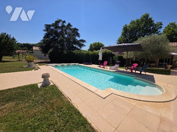 Propriété d'exception : 2 maisons, piscine et 5 000 m² de terrain