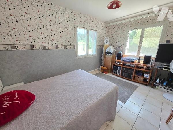 Propriété d'exception : 2 maisons, piscine et 5 000 m² de terrain