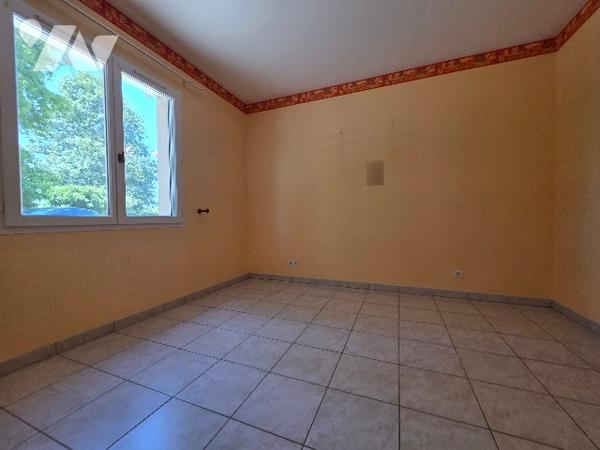 Propriété d'exception : 2 maisons, piscine et 5 000 m² de terrain