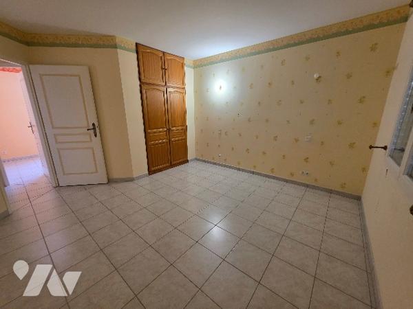 Propriété d'exception : 2 maisons, piscine et 5 000 m² de terrain