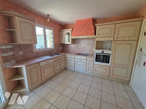 Propriété d'exception : 2 maisons, piscine et 5 000 m² de terrain