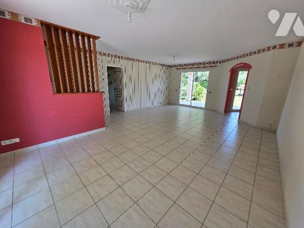 Propriété d'exception : 2 maisons, piscine et 5 000 m² de terrain