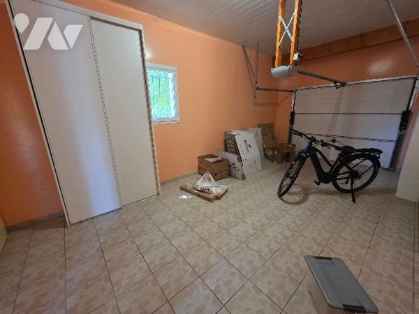 Propriété d'exception : 2 maisons, piscine et 5 000 m² de terrain
