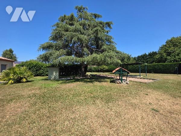 Propriété d'exception : 2 maisons, piscine et 5 000 m² de terrain