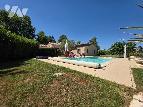 Propriété d'exception : 2 maisons, piscine et 5 000 m² de terrain