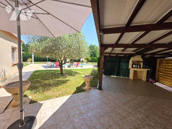 Propriété d'exception : 2 maisons, piscine et 5 000 m² de terrain