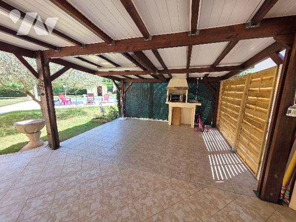 Propriété d'exception : 2 maisons, piscine et 5 000 m² de terrain