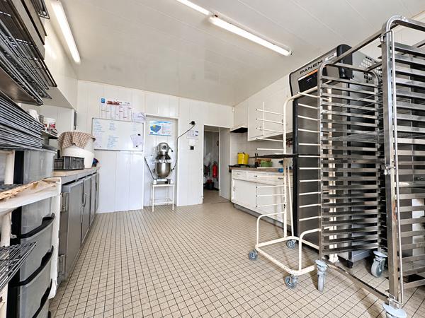 COMMEQUIERS- Immeuble à usage commercial et d'habitation ? 260 m²