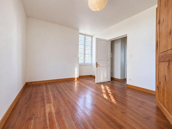 COMMEQUIERS- Immeuble à usage commercial et d'habitation ? 260 m²