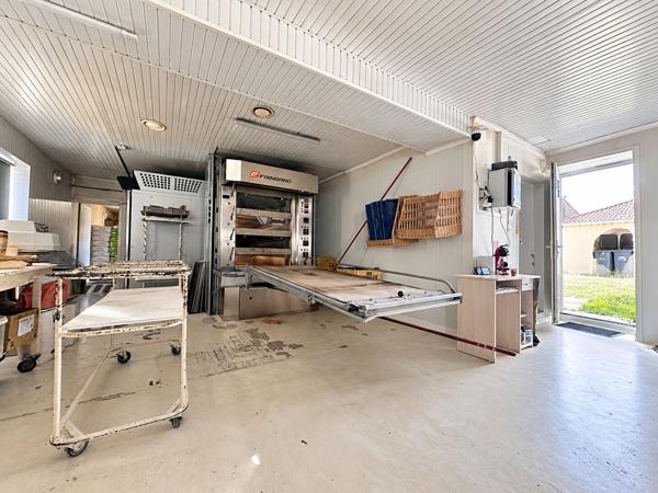 COMMEQUIERS- Immeuble à usage commercial et d'habitation ? 260 m²