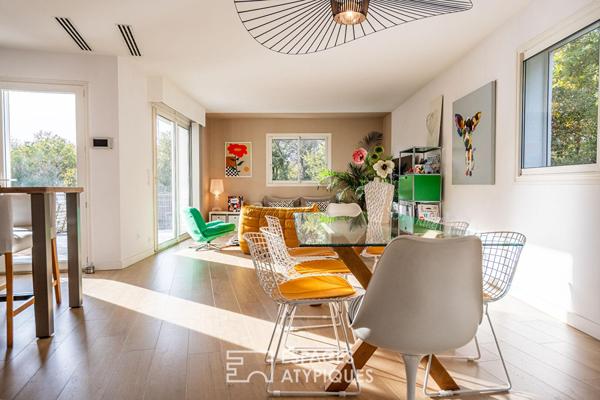 Villa contemporaine suspendue en lisière de forêt