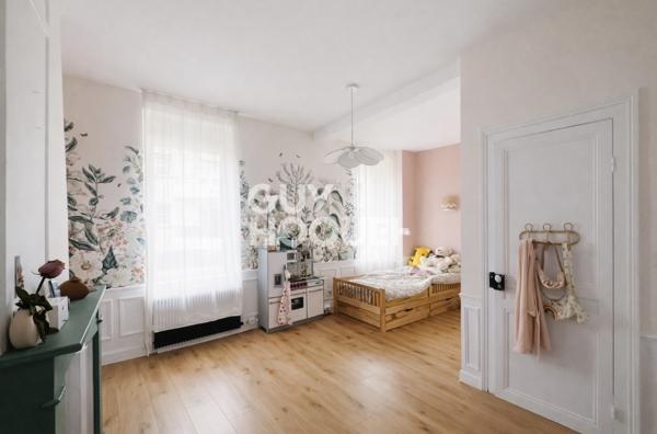 PROXIMITÉ CENTRE VILLE - MAISON D'EXCEPTION ENTIÈREMENT RÉNOVÉE D'ENVIRON 160M² AVEC JARDIN