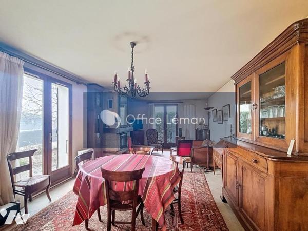 Maison individuelle de type 4 édifiée sur 1200 m² de terrain. 