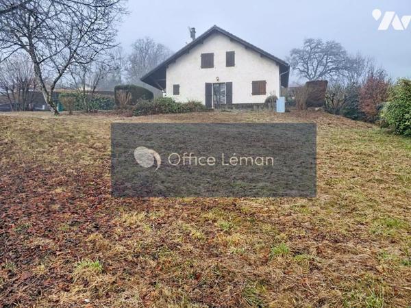 Maison individuelle de type 4 édifiée sur 1200 m² de terrain. 