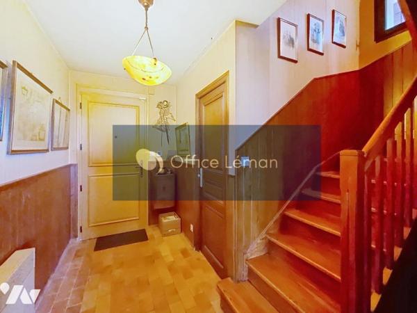 Maison individuelle de type 4 édifiée sur 1200 m² de terrain. 