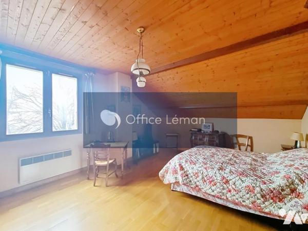 Maison individuelle de type 4 édifiée sur 1200 m² de terrain. 