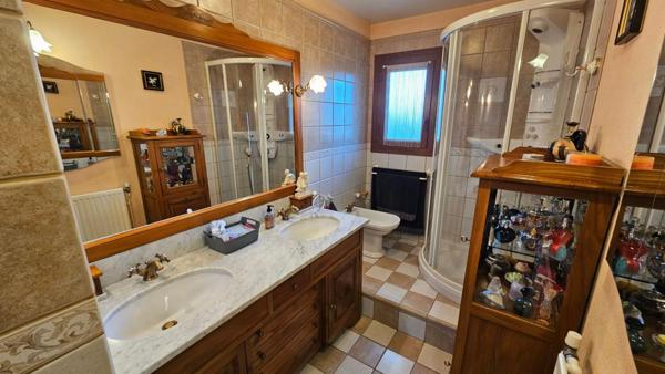 Houdan 10 mn / Gambais 5 mn / Maison familiale en parfait état 6 chambres + local