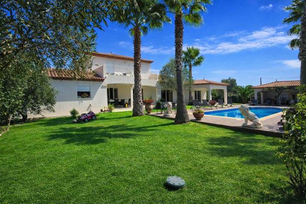 LE MUY Élégante villa contemporaine avec piscine - Côte d'Azur