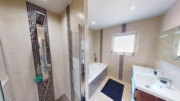 LE MUY Élégante villa contemporaine avec piscine - Côte d'Azur