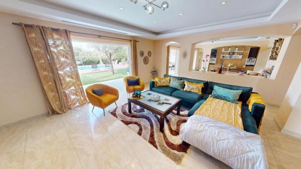 LE MUY Élégante villa contemporaine avec piscine - Côte d'Azur