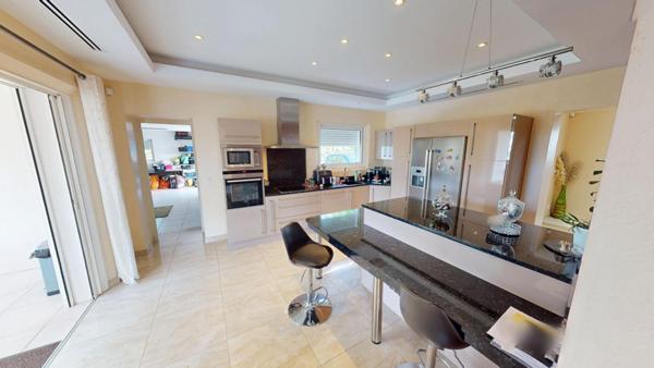 LE MUY Élégante villa contemporaine avec piscine - Côte d'Azur