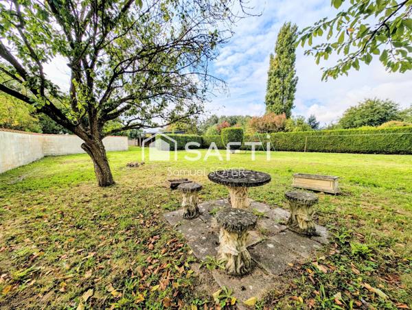 MAISON IND AVEC GARAGES ET JARDIN