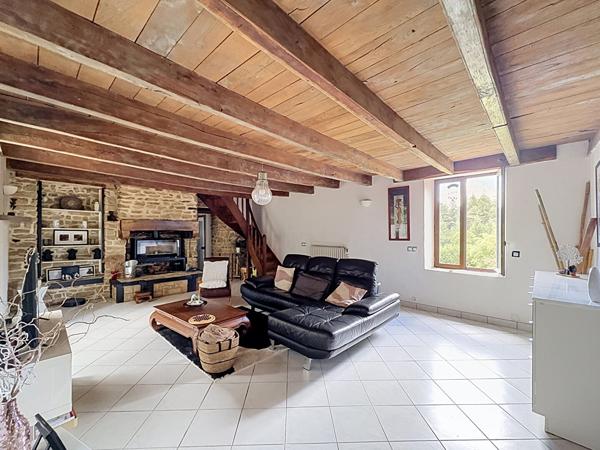 Longère - 165m² - 4 chambres - Vie de plain pied - Sous-sol - terrain de 2 200m² .