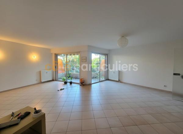 Location
                Appartement101 m² - 4 Pièces -
                    AGEN (47000)