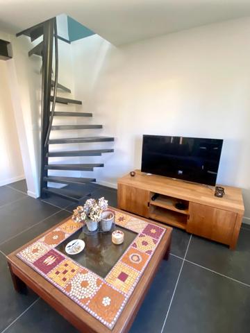 Maison contemporaine (DPE B/A) de charme totalement rénovée 4 pièces de 116M2 - Quartier Saint Médard - MONT DE MARSAN (40)