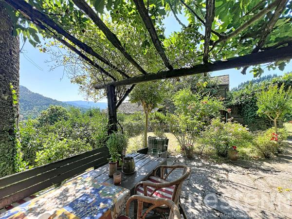 Mas cévenol d'exception à Saint-Germain-de-Calberte ? 8 hectares, 3 gîtes, vue panoramique et rivière