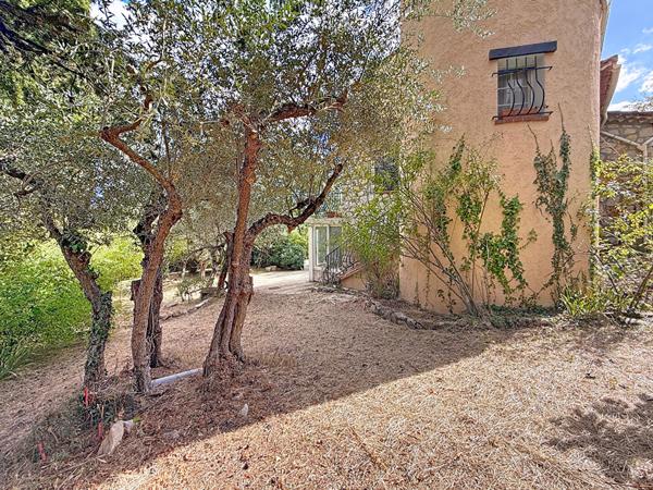 Maison à vendre à Peymeinade - 5 pièces, 4 chambres, grand jardin, 112 m² habitable, 163 m² au sol, 1325 m² de terrain