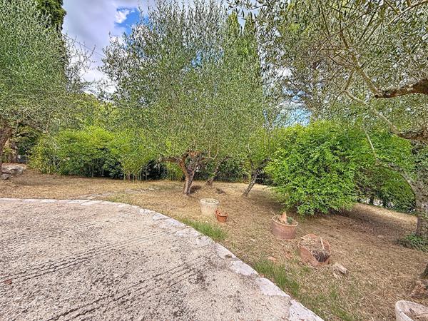 Maison à vendre à Peymeinade - 5 pièces, 4 chambres, grand jardin, 112 m² habitable, 163 m² au sol, 1325 m² de terrain