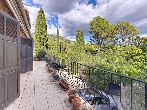 Maison à vendre à Peymeinade - 5 pièces, 4 chambres, grand jardin, 112 m² habitable, 163 m² au sol, 1325 m² de terrain