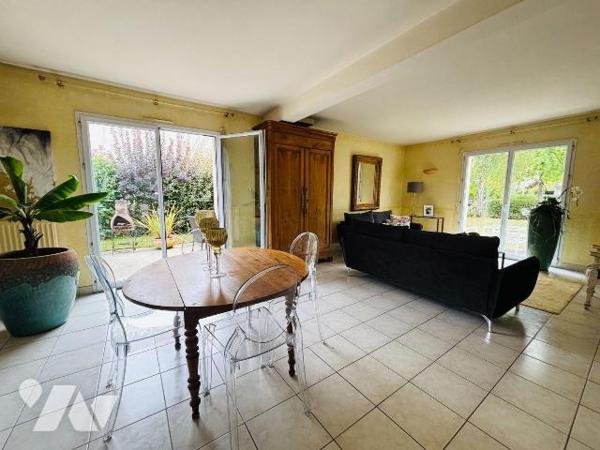 NOUVEAUTE - Etude Trente-Cinq Notaires - PACE - Le Pont

Venez découvrir cette maison d'habit...