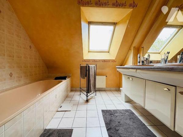 NOUVEAUTE - Etude Trente-Cinq Notaires - PACE - Le Pont

Venez découvrir cette maison d'habit...