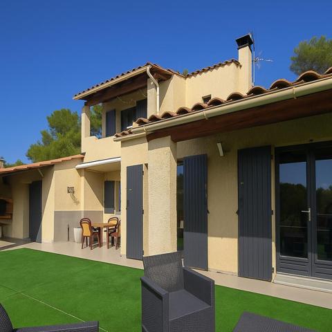 Maison spacieuse avec 5 chambres garage et piscine à Nans les Pins dans un quartier privilégié