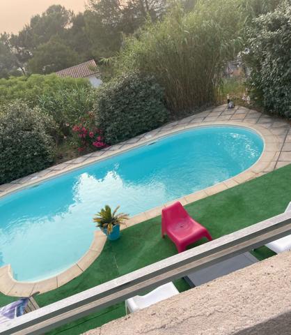 Maison spacieuse avec 5 chambres garage et piscine à Nans les Pins dans un quartier privilégié
