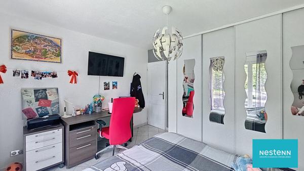 Maison spacieuse avec 5 chambres garage et piscine à Nans les Pins dans un quartier privilégié