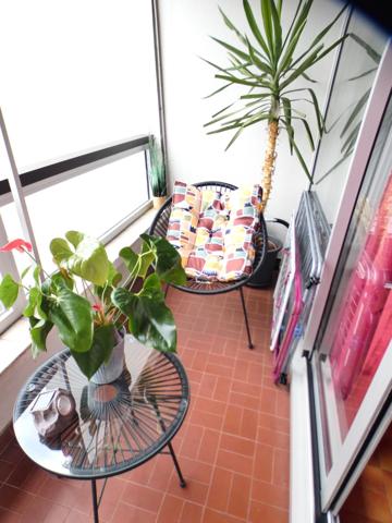 Centre port. Studio avec balcon