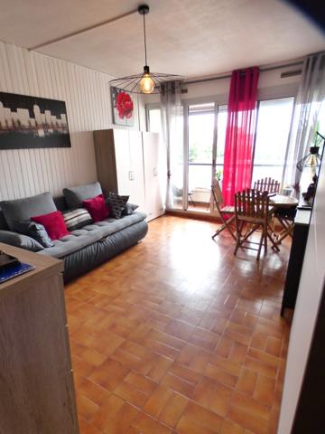 Centre port. Studio avec balcon